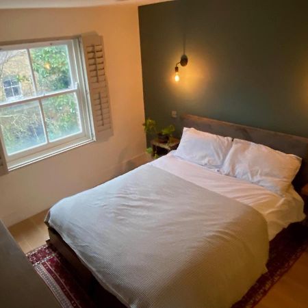 New Build Modern 1 Bedroom London Exterior photo